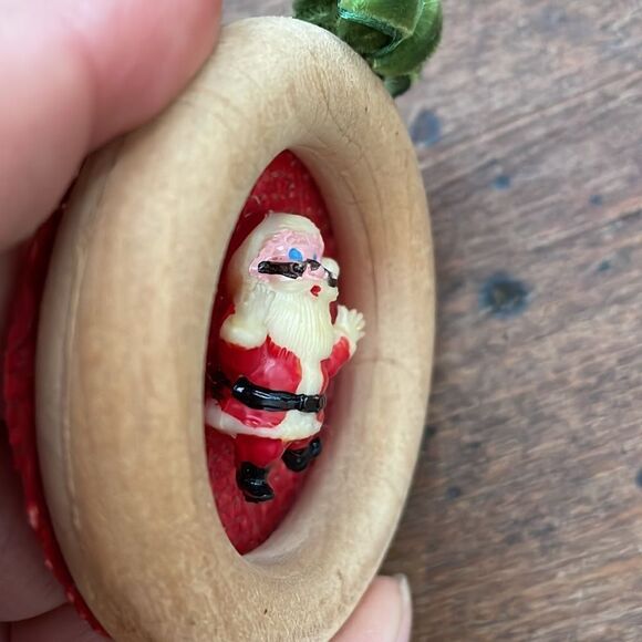 Set of 2 vintage homemade/handmade Santa Christmas ornaments in frames - Picture 6 of 8